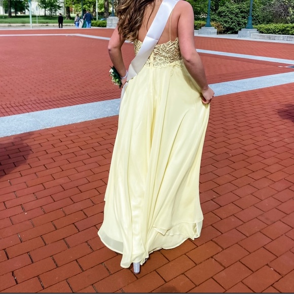 Gorgeous prom dress - Picture 3 of 9